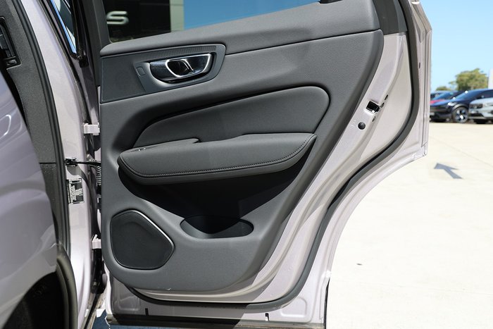 2025 Volvo XC60 Plus B5 Bright