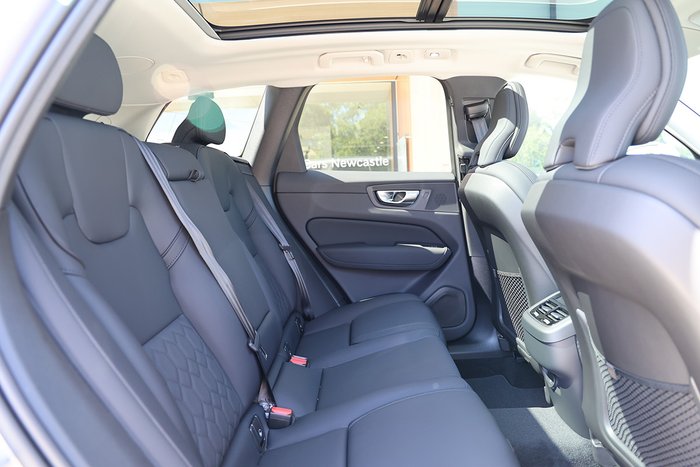 2025 Volvo XC60 Plus B5 Bright