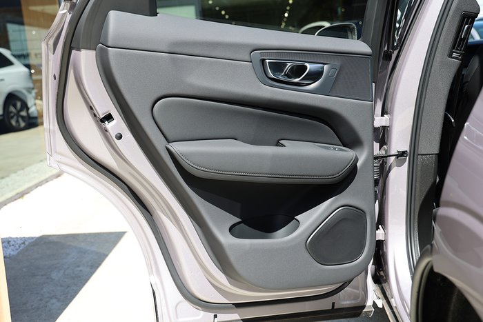 2025 Volvo XC60 Plus B5 Bright