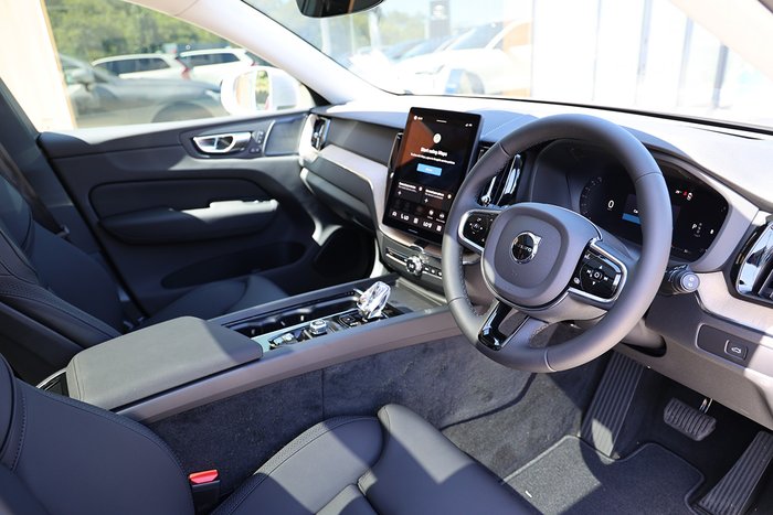 2025 Volvo XC60 Plus B5 Bright