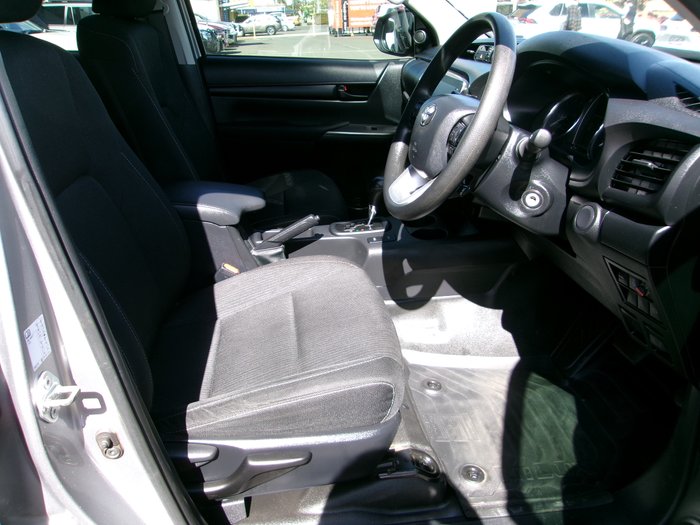 2021 Toyota Hilux 4x4 Hilux 4x4 SR 2.8L T Diesel Automatic Double Cab 2U76970 001