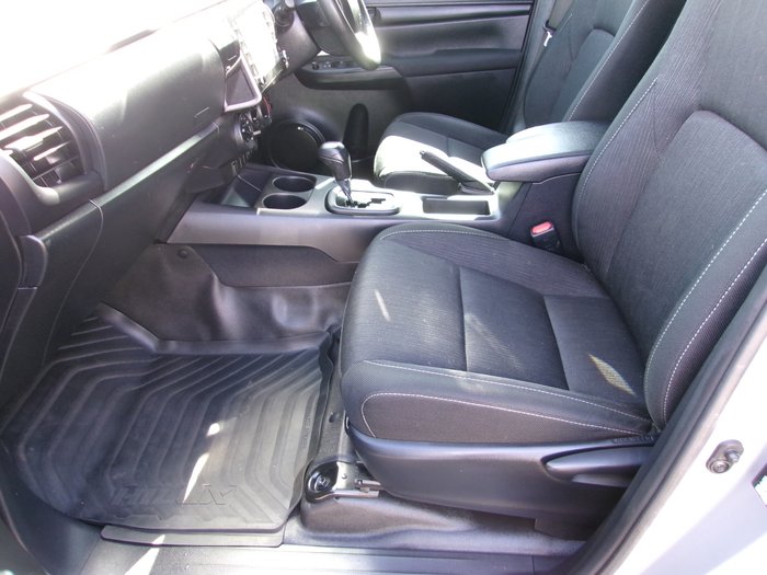 2021 Toyota Hilux 4x4 Hilux 4x4 SR 2.8L T Diesel Automatic Double Cab 2U76970 001