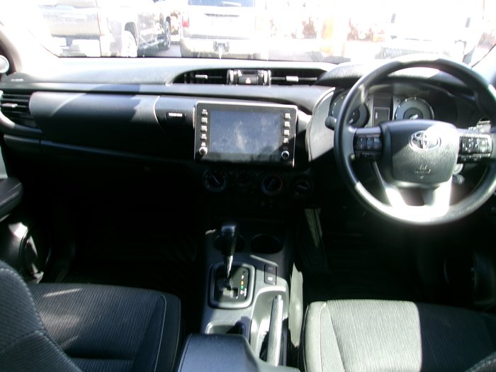 2021 Toyota Hilux 4x4 Hilux 4x4 SR 2.8L T Diesel Automatic Double Cab 2U76970 001