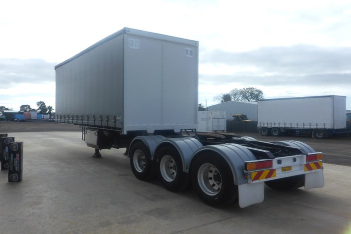 2007 Vawdrey 12 Pallet Curtainsider A Trailer