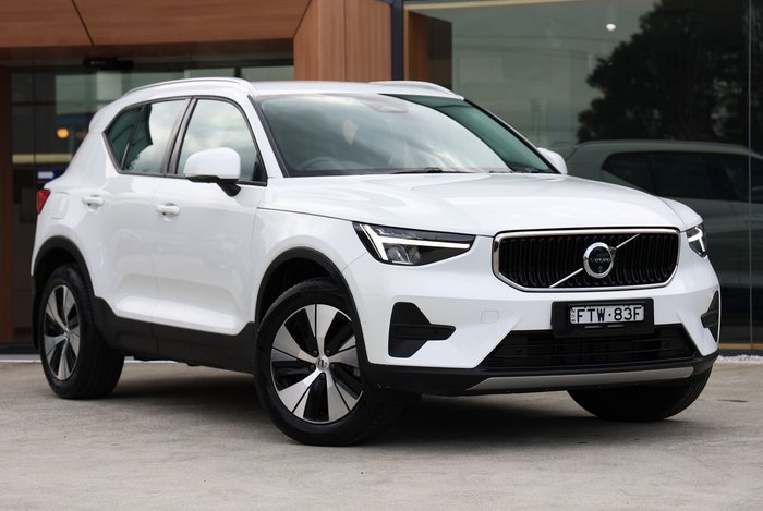 2025 Volvo XC40