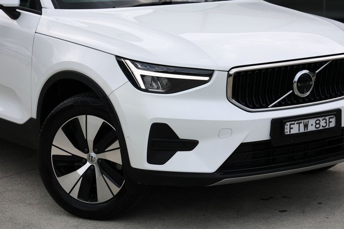 2025 Volvo XC40 Plus B4