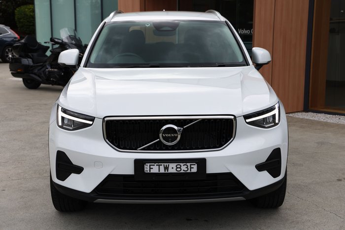 2025 Volvo XC40 Plus B4