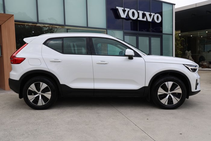 2025 Volvo XC40 Plus B4