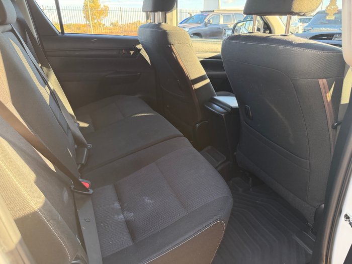 2019 Toyota Hilux SR Glacier White