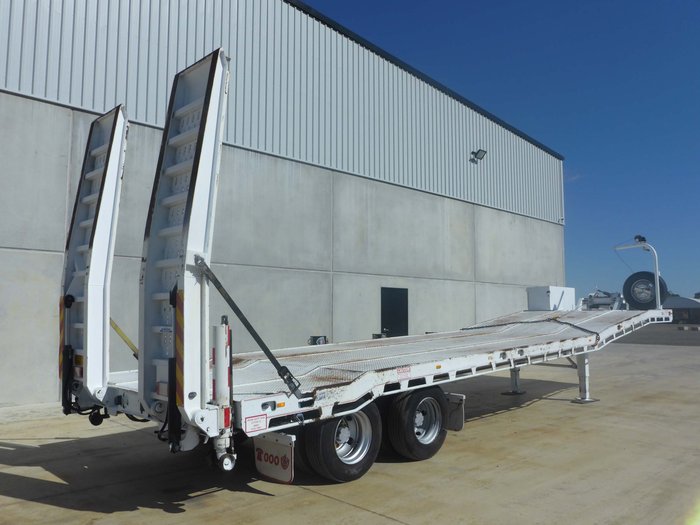 2004 J Smith  Sons Tandem Beavertail Plant Trailer