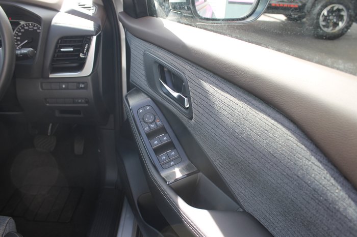 2025 Nissan X-TRAIL ST