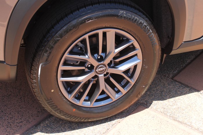 2025 Nissan X-TRAIL ST