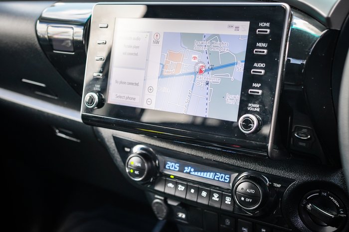 2024 Toyota HILUX SR5