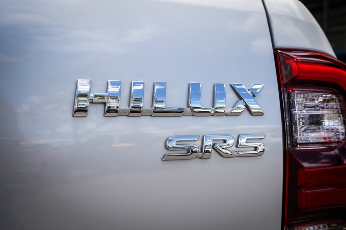 2024 Toyota HILUX SR5