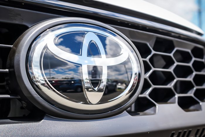 2024 Toyota HILUX SR5