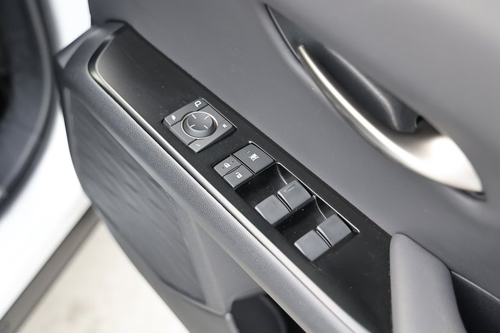 2022 Lexus UX250h UX250h Luxury 2.0L Hybrid Auto E-CVT SUV 4146590 003