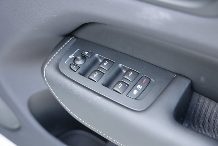 2023 Volvo XC60 Recharge Ultimate T8 Plug-In Hybrid