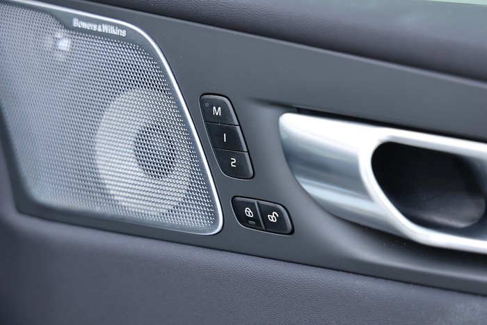 2023 Volvo XC60 Recharge Ultimate T8 Plug-In Hybrid