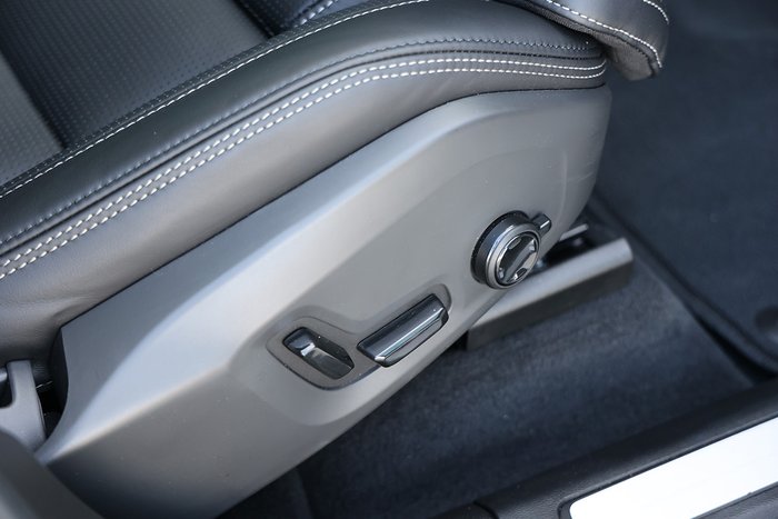 2023 Volvo XC60 Recharge Ultimate T8 Plug-In Hybrid