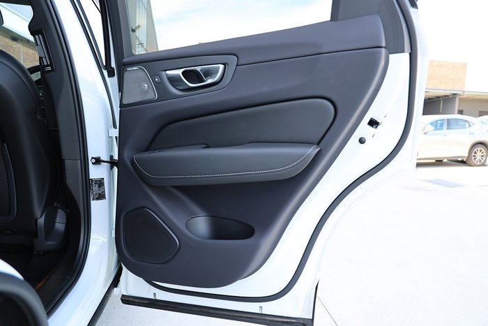 2023 Volvo XC60 Recharge Ultimate T8 Plug-In Hybrid