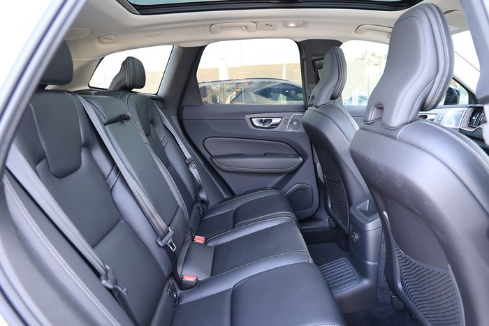 2023 Volvo XC60 Recharge Ultimate T8 Plug-In Hybrid