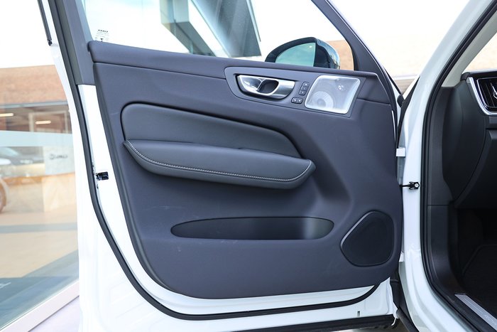 2023 Volvo XC60 Recharge Ultimate T8 Plug-In Hybrid