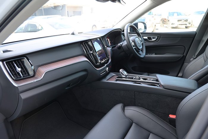 2023 Volvo XC60 Recharge Ultimate T8 Plug-In Hybrid