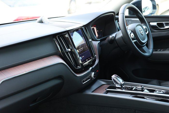 2023 Volvo XC60 Recharge Ultimate T8 Plug-In Hybrid