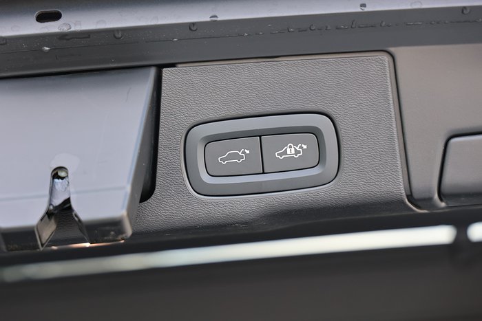 2023 Volvo XC60 Recharge Ultimate T8 Plug-In Hybrid