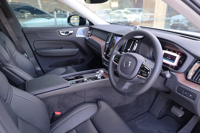 2023 Volvo XC60 Recharge Ultimate T8 Plug-In Hybrid