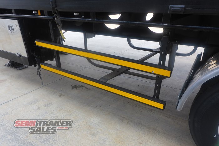 2020 Vawdrey 20 Pallet Curtainsider Road Train Lead