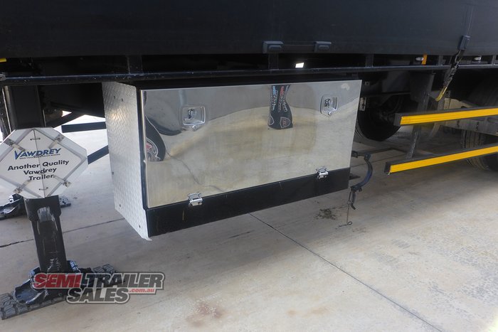 2020 Vawdrey 20 Pallet Curtainsider Road Train Lead