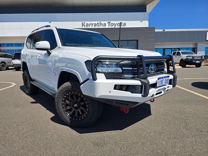 2023 Toyota LANDCRUISER GXL White