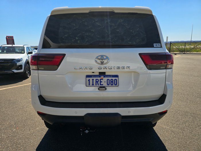 2023 Toyota LANDCRUISER GXL White