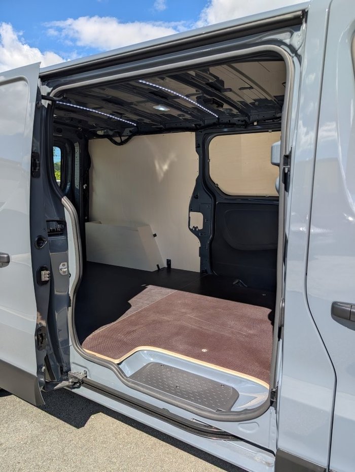2025 RENAULT TRAFIC LWB PREMIUM