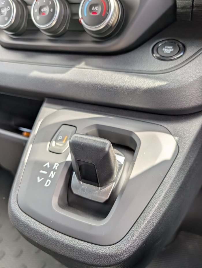 2025 RENAULT TRAFIC LWB PREMIUM