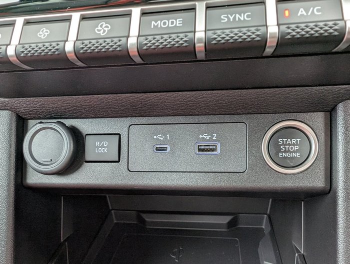 2025 NISSAN NAVARA PRO-4X