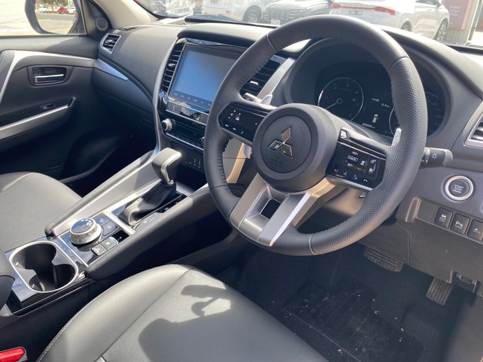 2024 MITSUBISHI Pajero Sport GLS