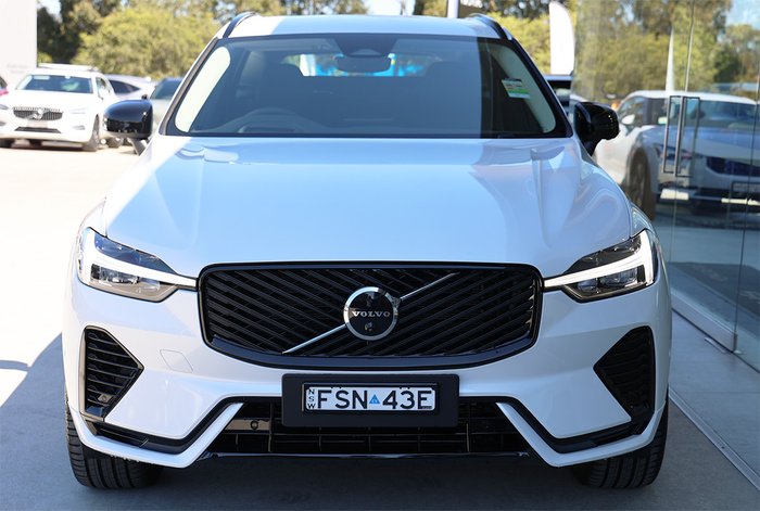 2025 Volvo XC60 Plus T8 Plug-In Hybrid Dark