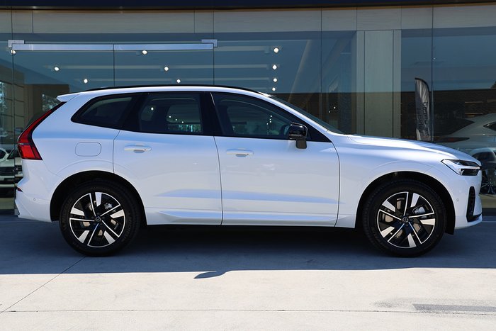 2025 Volvo XC60 Plus T8 Plug-In Hybrid Dark