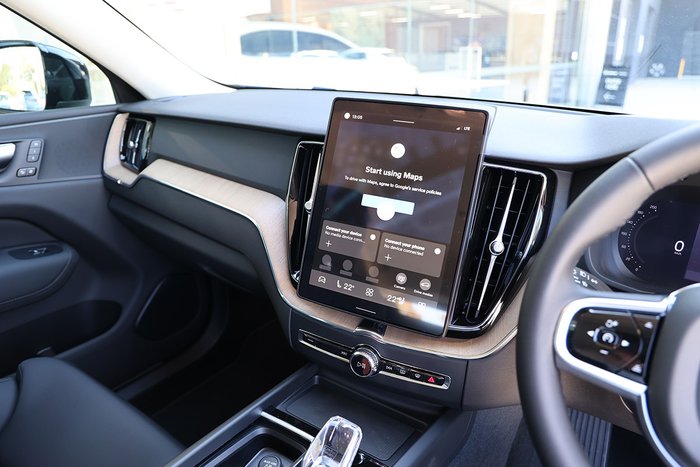 2025 Volvo XC60 Plus T8 Plug-In Hybrid Dark