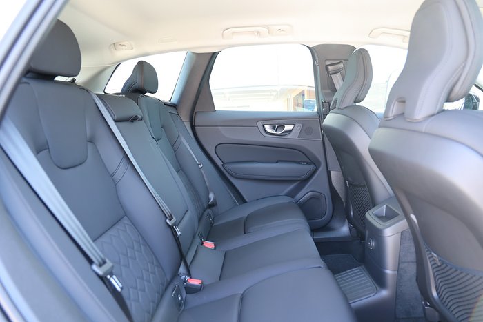 2025 Volvo XC60 Plus T8 Plug-In Hybrid Dark