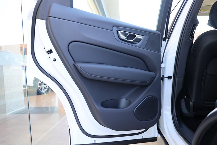 2025 Volvo XC60 Plus T8 Plug-In Hybrid Dark