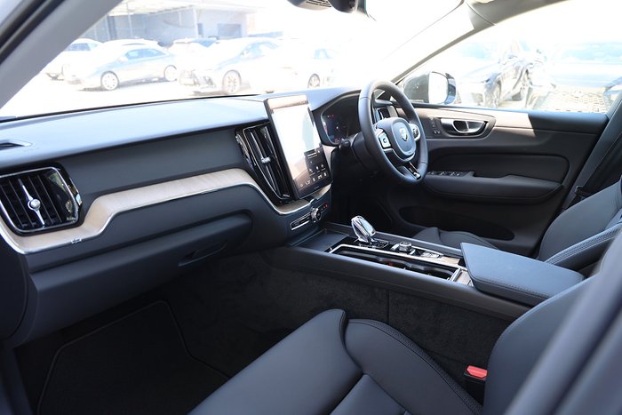 2025 Volvo XC60 Plus T8 Plug-In Hybrid Dark