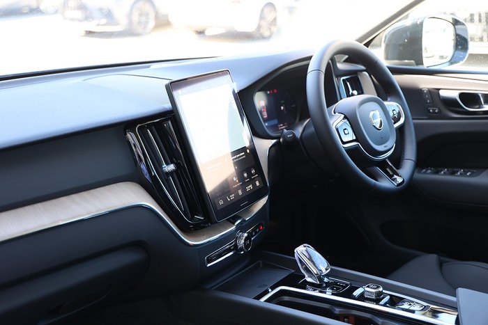 2025 Volvo XC60 Plus T8 Plug-In Hybrid Dark