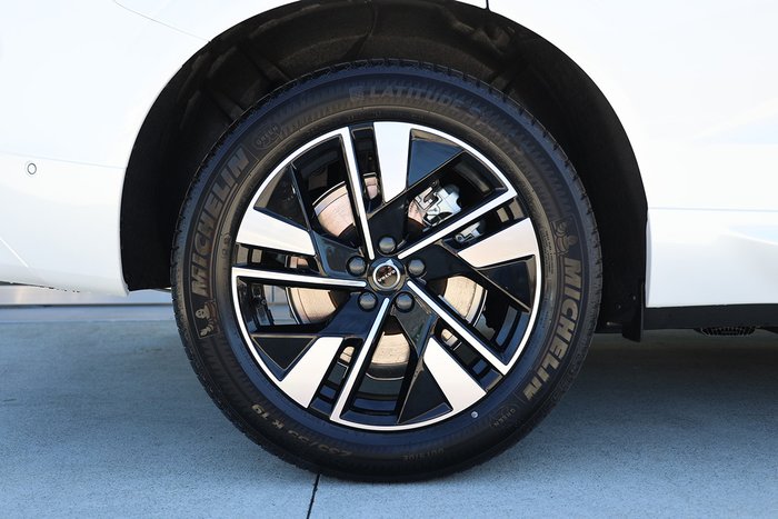 2025 Volvo XC60 Plus T8 Plug-In Hybrid Dark