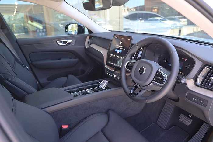 2025 Volvo XC60 Plus T8 Plug-In Hybrid Dark