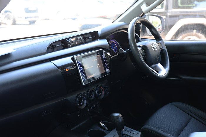 2019 Toyota Hilux SR