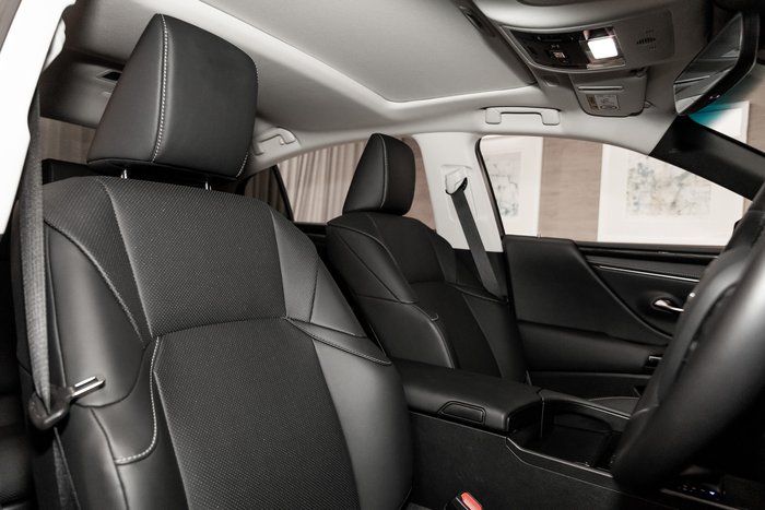 2025 Lexus ES300h Luxury 2.5L Hybrid Auto CVT Sedan