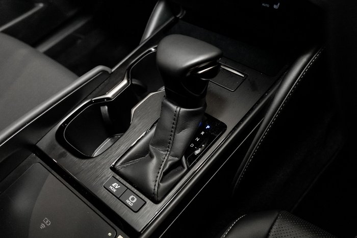 2025 Lexus ES300h Luxury 2.5L Hybrid Auto CVT Sedan